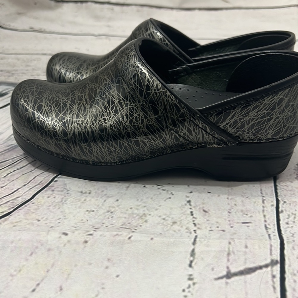 Dansko Gorgeous Like New Classic Clogs - image 4